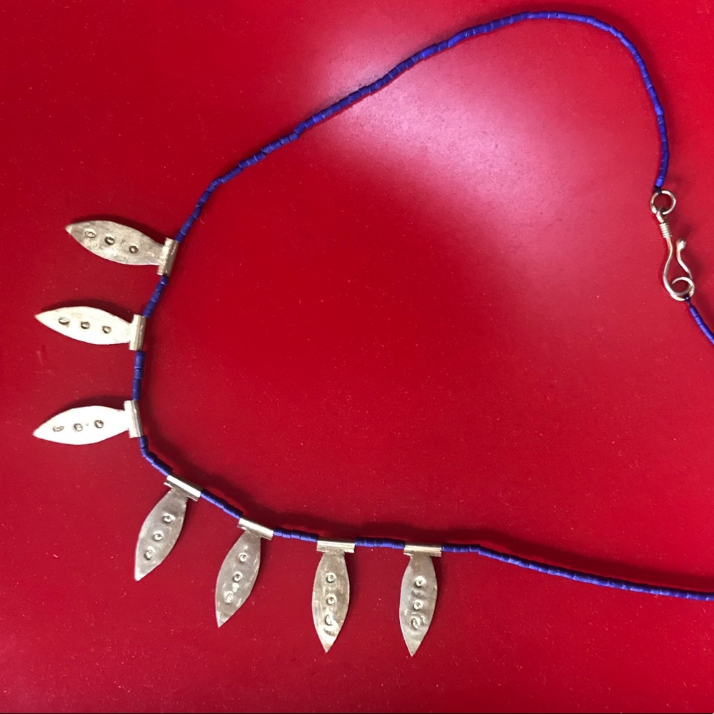 Beaded semi p. saphire necklace w gold dangles